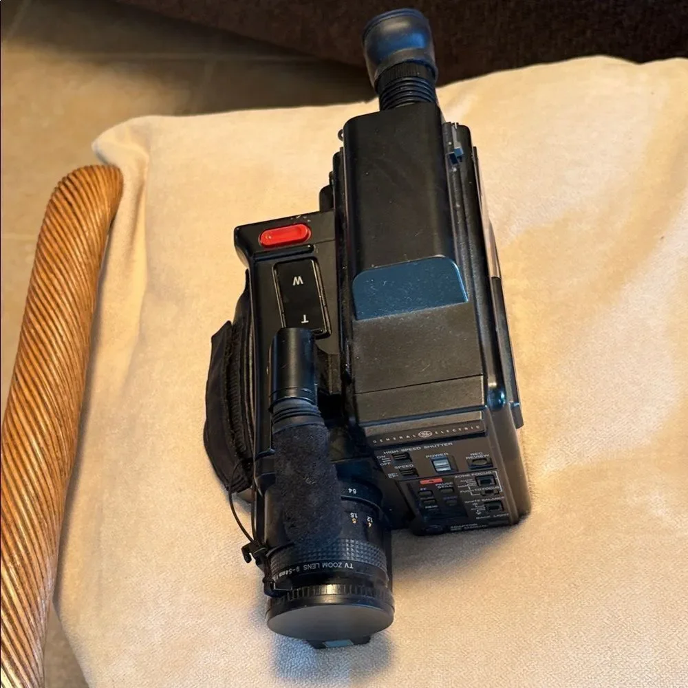 General Electric VHS HQ 9-9712 compact video recording system plus bag